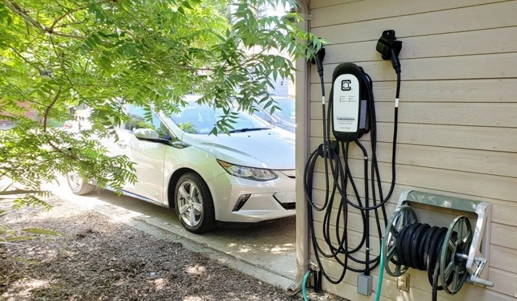 ClipperCreek Car Charging Station